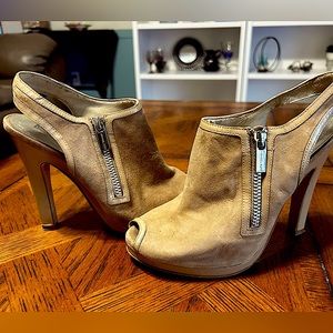 Michael Kors heels tan size 7 M